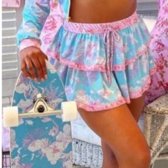 LOVESHACKFANCY X HURLEY Tiered Mini Skirt - Picture 3 of 14